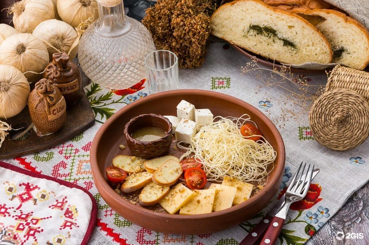 Украинская национальная кухня. Ресторан украинской кухни Корчма Гопак. Корчма Гопак Ульяновск. Ресторан Гопак Ульяновск. Современная русская кухня.