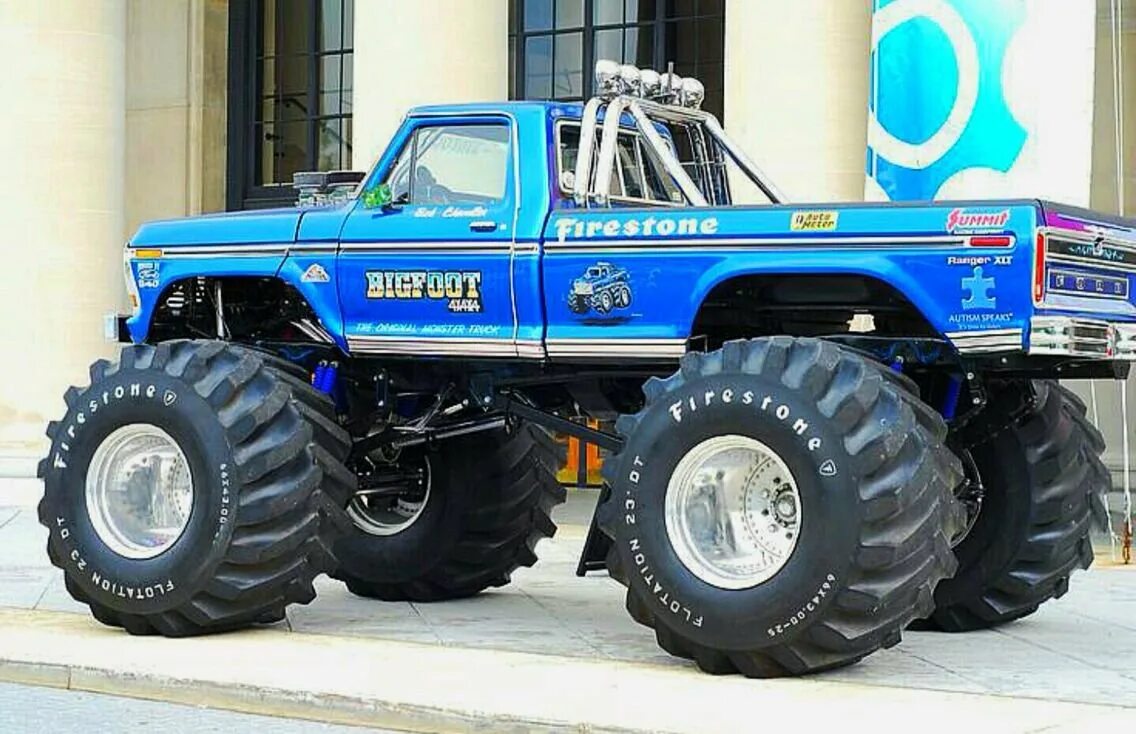 Машина big foot. Ford Bigfoot. Бигфут Форд монстр трек. Монстр трак пикап бигфут. Ford f150 Bigfoot.