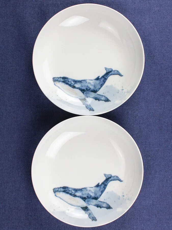 Тарелка кит. Тарелка кит из глины. Керамическая тарелка кит. Тарелка кит. Посуда с китом.