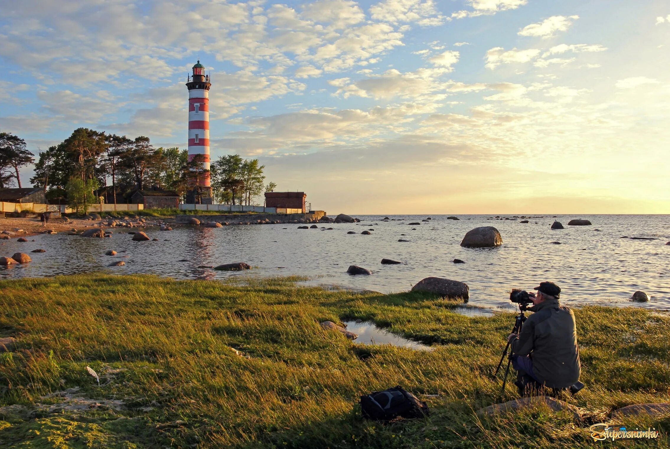 Шепелевский маяк каменный мол. Шепелёвский маяк в сосновом борк. Маяк в сосновом бору ленинградской области. Маяк лен обл. Маяк шепелевский финский залив.