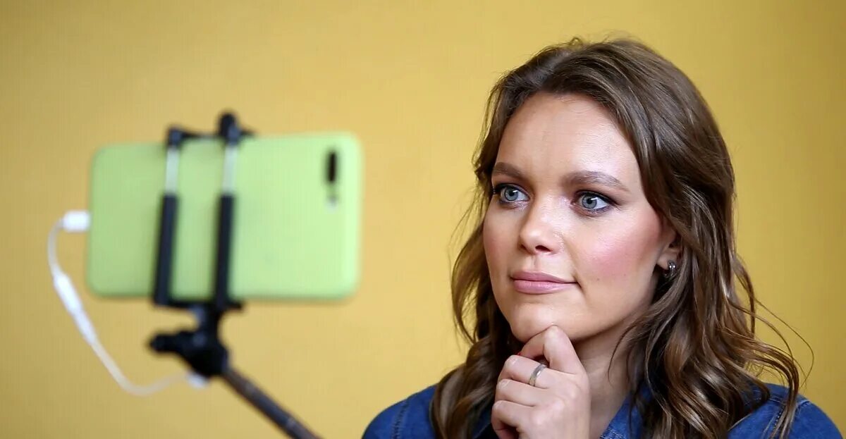 Страх камеры. Боязнь камеры. Страх перед камерой. Страх перед камерой. Фотомодель перед камерами.