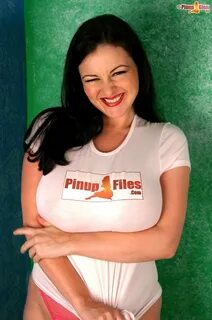 Sexy momma Lorna Morgan posing in pinup glam t-shirt and revealing her mass...