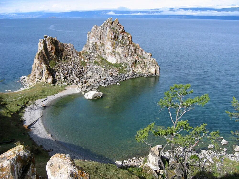 Гора тан хан. Baikal holiday малое море. Сибирь озеро байкал. Иркутск экскурсии на байкал. Байкалдар сколько лет.