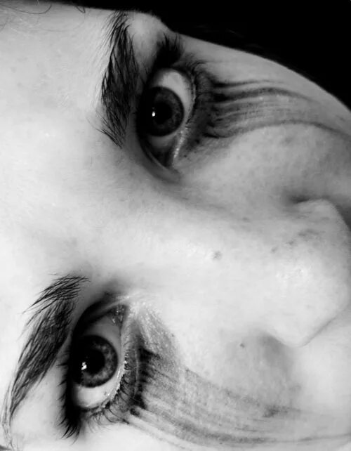 песня девочка плачет размазана тушь. песня девочка плачет размазана тушь. размазанная тушь от слез. песня девочка плачет размазана тушь. девушка с размазанной тушью.