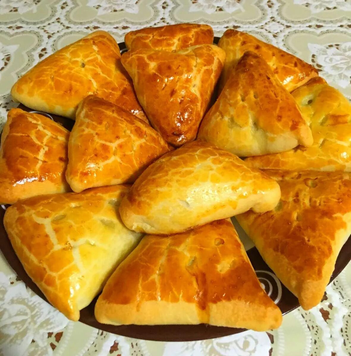 Эчпочмак на кефире рецепт. Треугольники из теста. Эчпочмак на кефире рецепт. Эчпочмак на кефире. Презентация слоеное тесто.