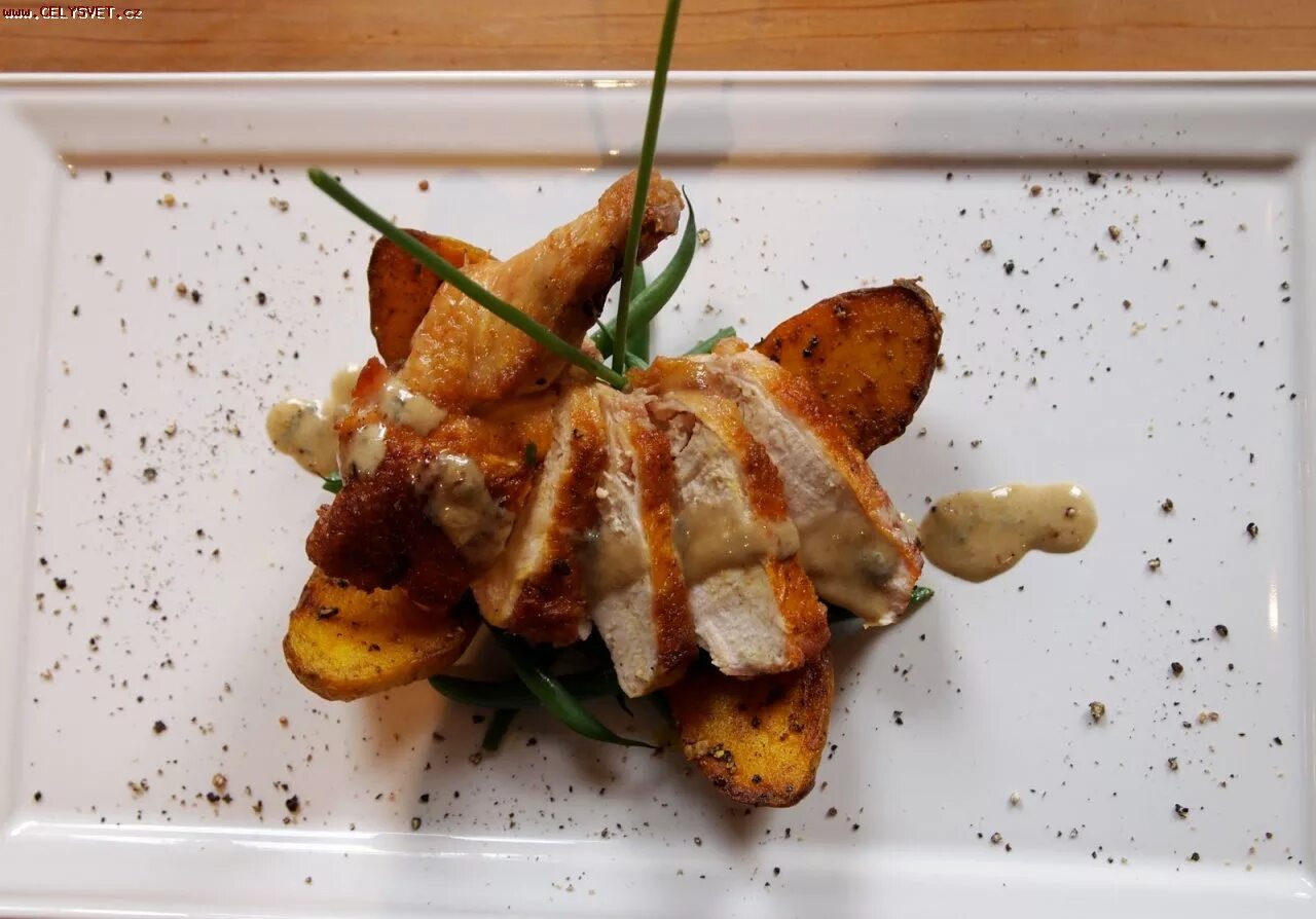 Блюда из курицы в ресторане. Ресторанная подача курицы. ресторанные блюда из курицы. блюда из курицы ресторанная подача. порционные блюда из птицы.