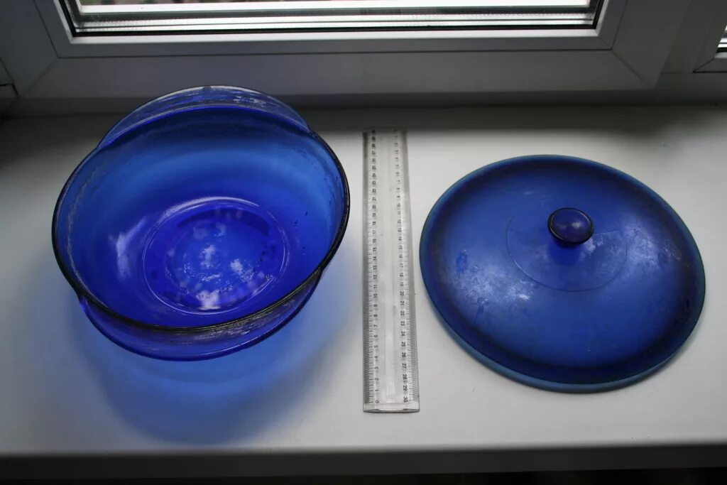 Стеклянный для микроволновки купить. Тарелки из синего стекла. Посуда из синего стекла. Синяя стеклянная посуда. Синие стеклянные тарелки.