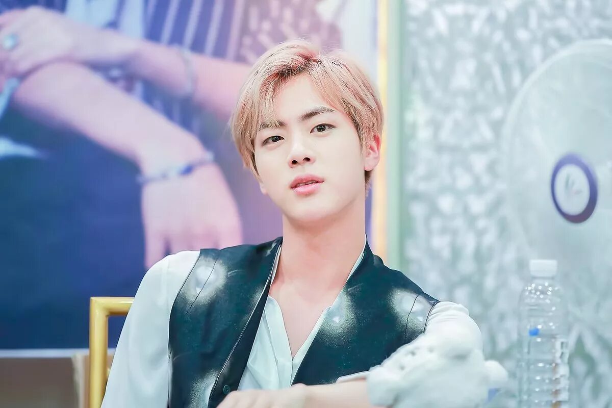 Бтс сок. Группа БТС Джин. Kim Seok Jin BTS. BTS участники Джин.