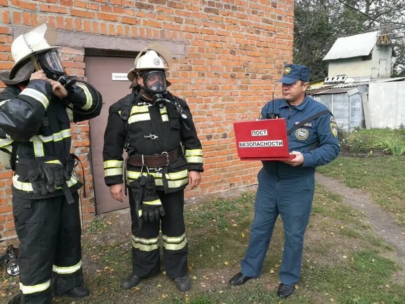 Постовой на посту безопасности 640. Пост безопасности. ГДЗС на пожаре. Пост безопасности ГДЗС. Пост безопасности на пожаре.