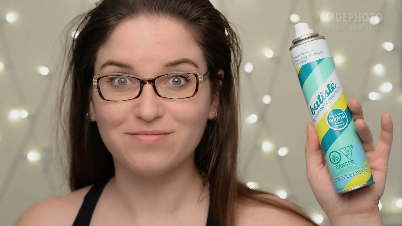 Сухой шампунь видео. Batiste Dry Shampoo shampooing sec. Реклама сухого шампуня. Demo шампунь. Aliv Shampoo Reviews.