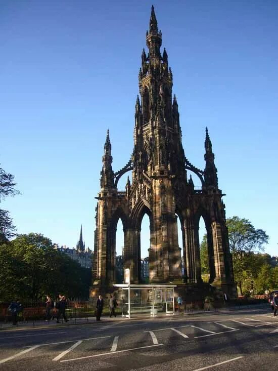 Scott monument в эдинбурге. Walter scott monument in edinburgh. Largest monument. Гигантский буйвол. Фото padrao dos descobrimentos.