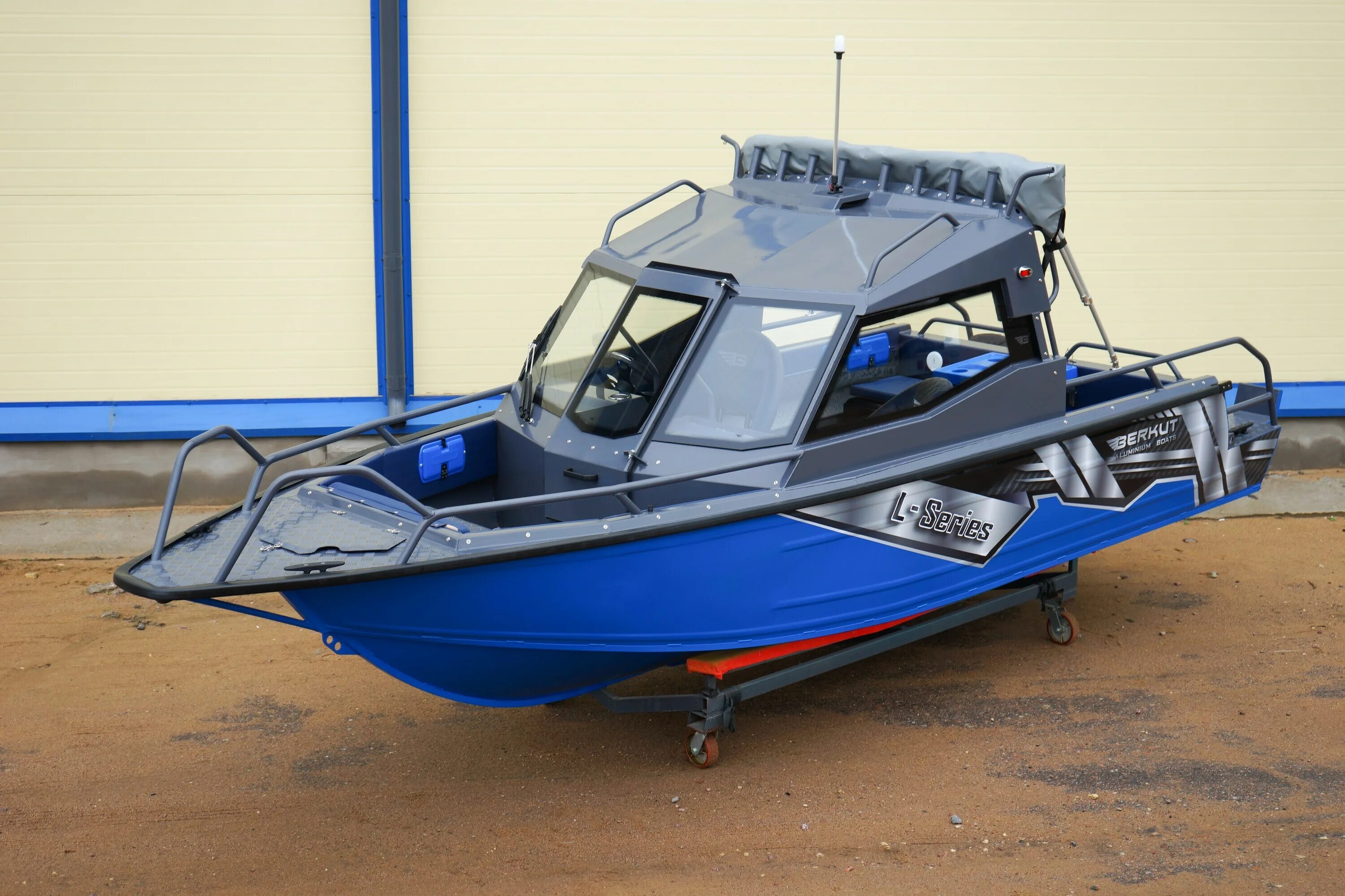 Катер berkut l-ht беркут. Беркут l ht. Катер berkut l-ht. Беркут l ht. Weldcraft predator 660 ht ex.