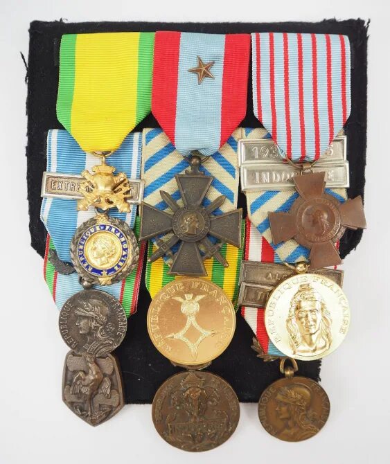 Награды франции. Военные ордена и медали франции. Золотой орден франция 1789. Награды иностранного легиона франции. Французский орден почетного легиона.