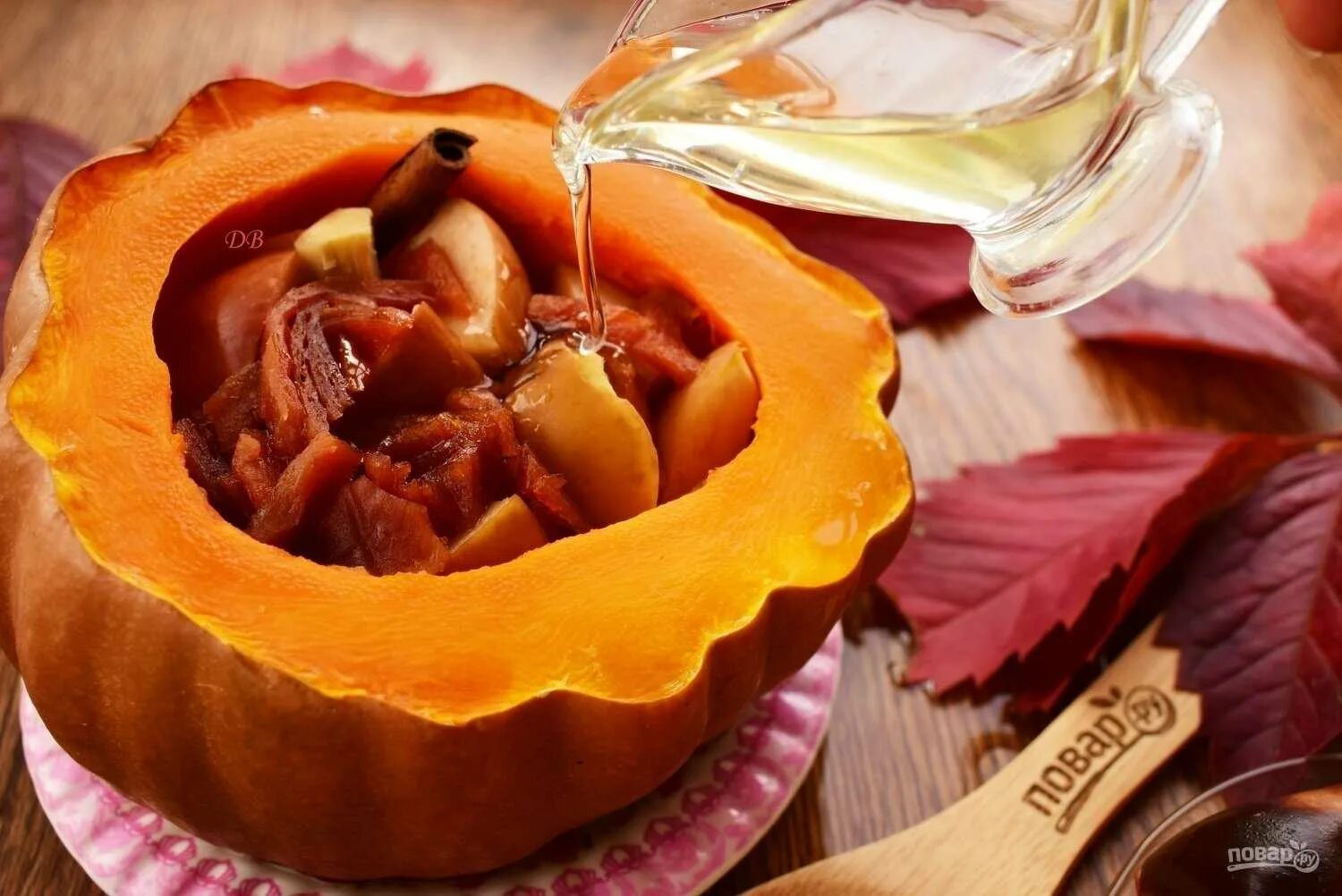 Тыква запеченная с орехами в духовке. Тыква с орехами в духовке. Тыква с мёдом в духовке. Запеченная тыква с медом. Тыква запеченная с орехами.