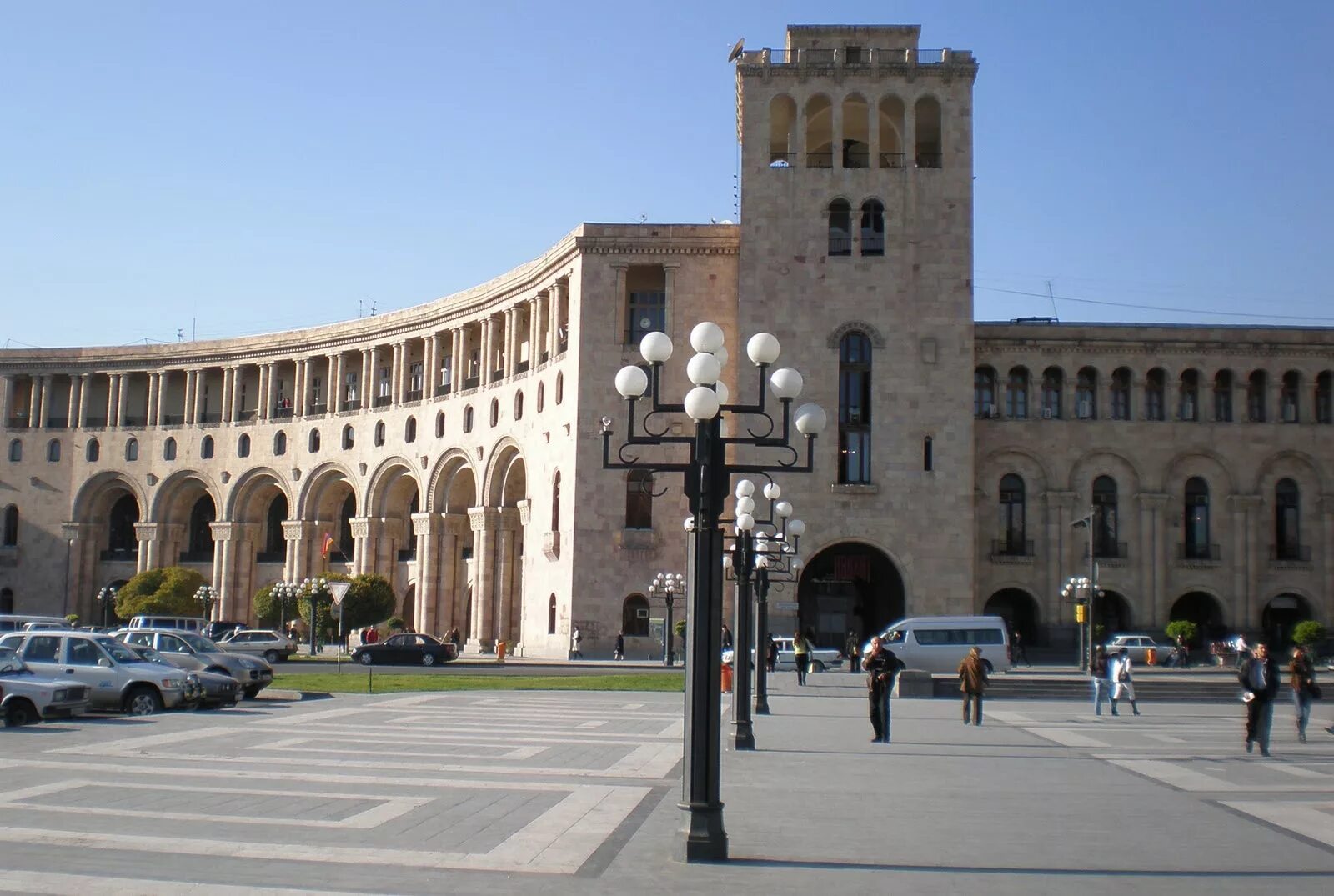 Ереван испания. Ереван. Republic Square. Yerevan. Armenia. Армения Сити. Ереван Сити арка.