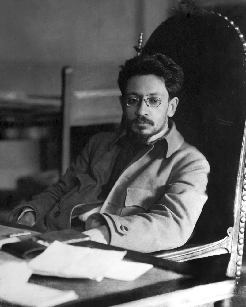 Свердлов председатель вцик. Яков свердлов революционер. Свердлов яков михайлович биография. Яков михайлович свердлов. Яков михайлович свердлов образование.