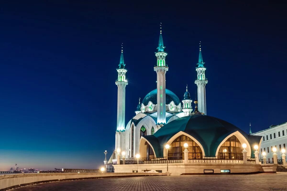 В каком городе есть мечеть. Кул-шариф казань. татарстан мечеть кул шариф. кул-шариф казанский вечером. куш халиф казань мечеть.