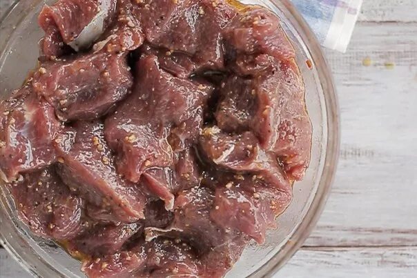 Как мариновать мясо в уксусе. Мясо для шашлыка. Маринованное мясо дома. 800г говядины. Из кусочков мяса.