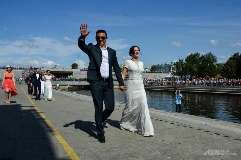 Городская свадьба 2006 екатеринбург. Городская свадьба. Городская свадьба екатеринбург 1998 год. Городская свадьба. Городская свадьба екатеринбург 2024.
