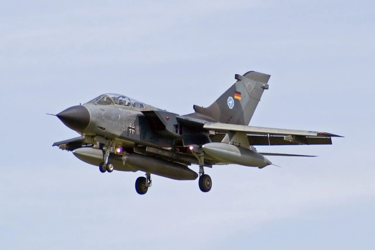 Tornado ids 4325. Pa-200 tornado. Pa-200 tornado. Панавиа торнадо люфтваффе. Tornado 43+25 ids.