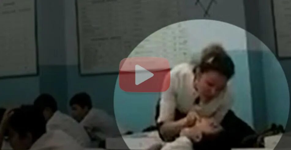 Самый ужасный учитель. Страшная училка. Злая учительница. Самый ужасный учитель. Мемы про злых учителей.