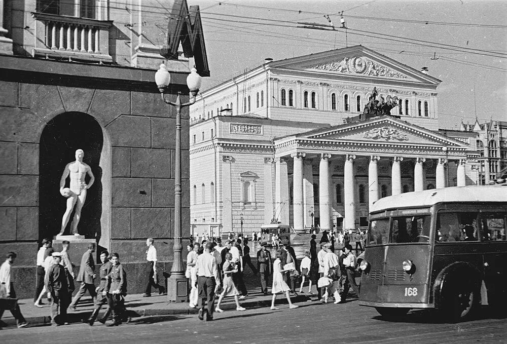 Большой театр Москва 1930. Москва 1930-е. Большой театр Москва 1940. Советский театр 1920е Саратов.