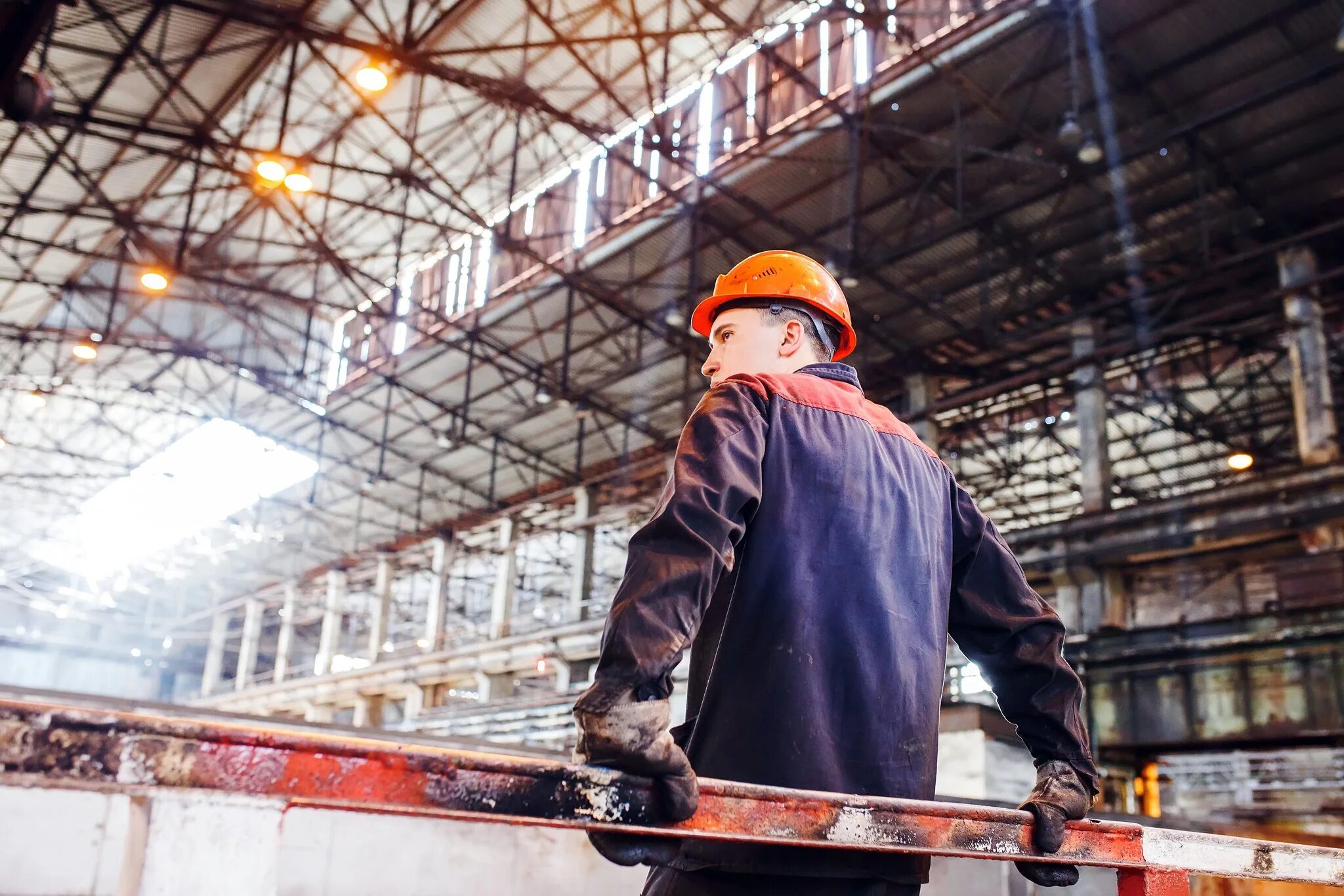 Слесарь сборщик вакансии санкт петербург. Слесарь сборщик вакансии санкт петербург. Сборщик металлических конструкций. Стасюк сергей игоревич ютэйр инжиниринг. Работник.