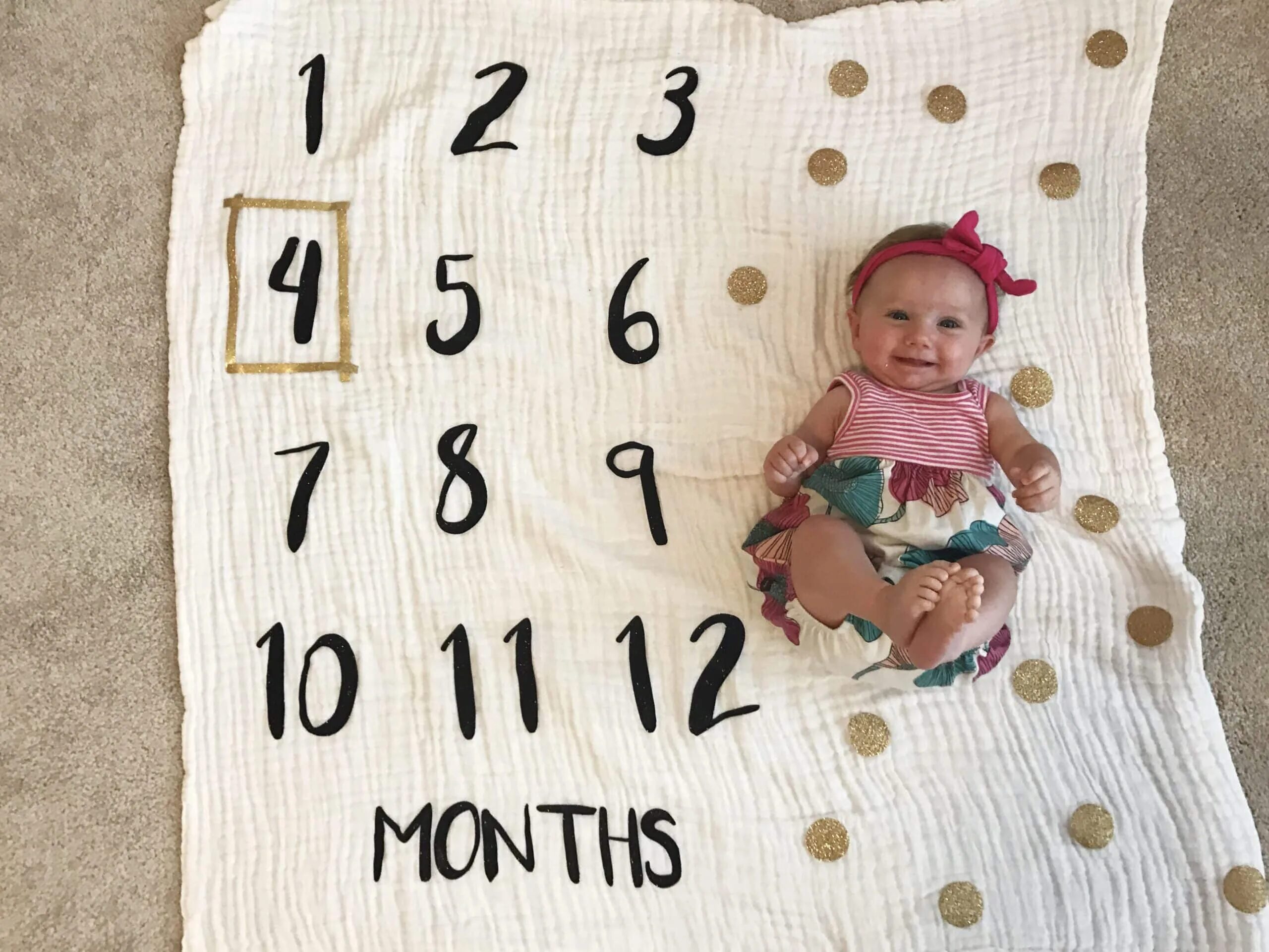 4 months old. Baby month. 4 Months Baby. 4 Месяца карточка. 1 Month Baby.