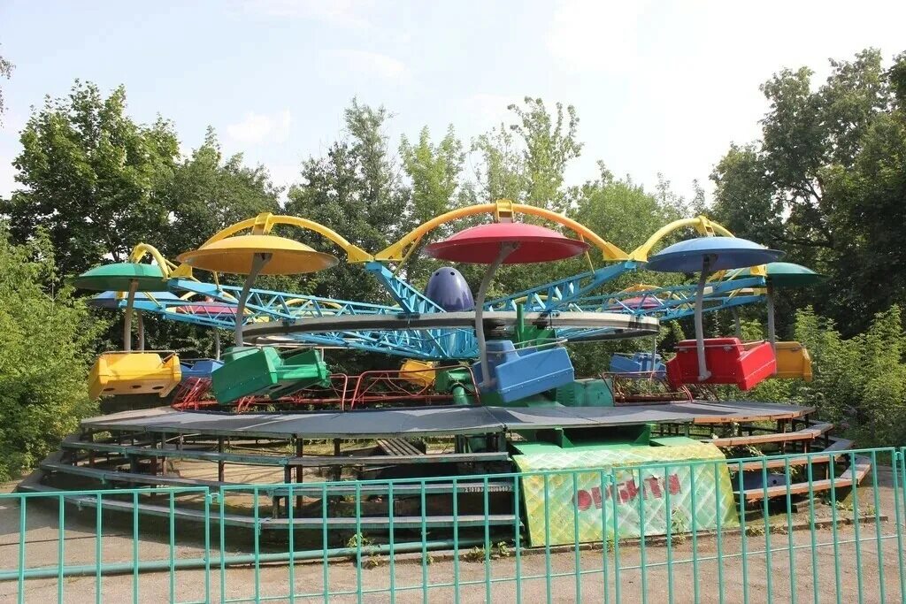 Девочка упала в орле. Орбита орел аттракцион погибла. Аттракцион орбита орел. Аттракцион орбита орел. 17 летняя девушка выпала с аттракциона.