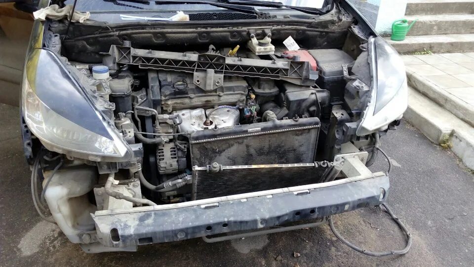 Пежо 308 мойка радиатора охлаждения. Замена радиатора на пежо партнёр 1. Peugeot 307 снятие радиатора. Радиатор пежо 408. 4.
