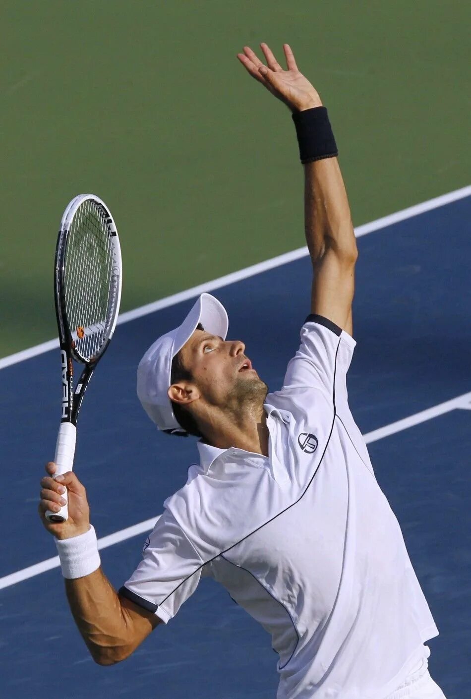 Какие подачи в теннисе. Роджер Федерер подача. Теннис. Большой теннис. Профессиональные теннисисты.