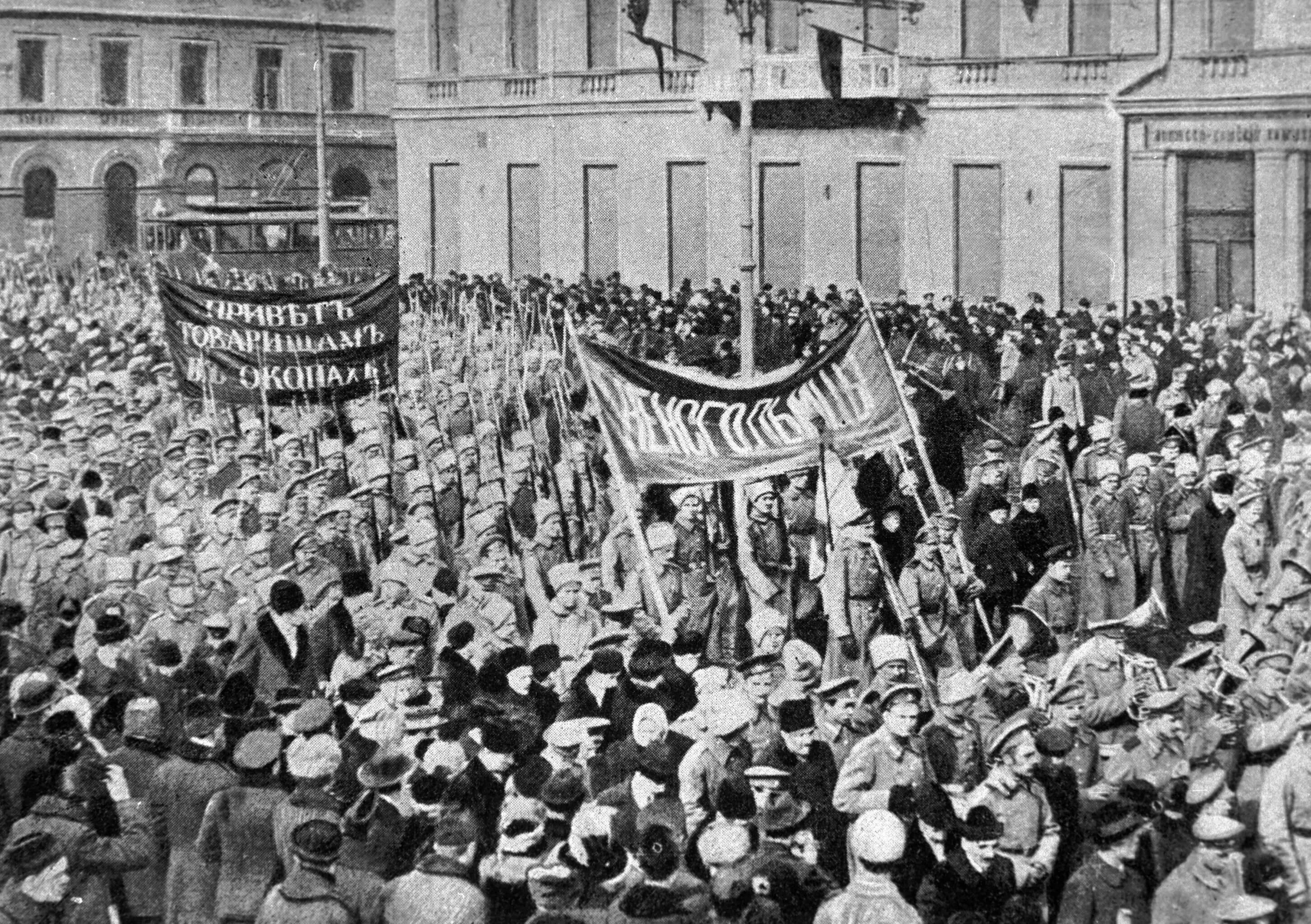 4 революции в мире. Февральская революция 1917. Февральская революция 1917 Петроград. Вооружённое восстание в Москве 1917. Февральская революция 1917 демонстрация.