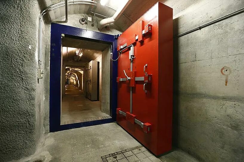 Подземелье бункер. Бункеры в электростали. Бункер. Коридор бункера. Бункер открыт.