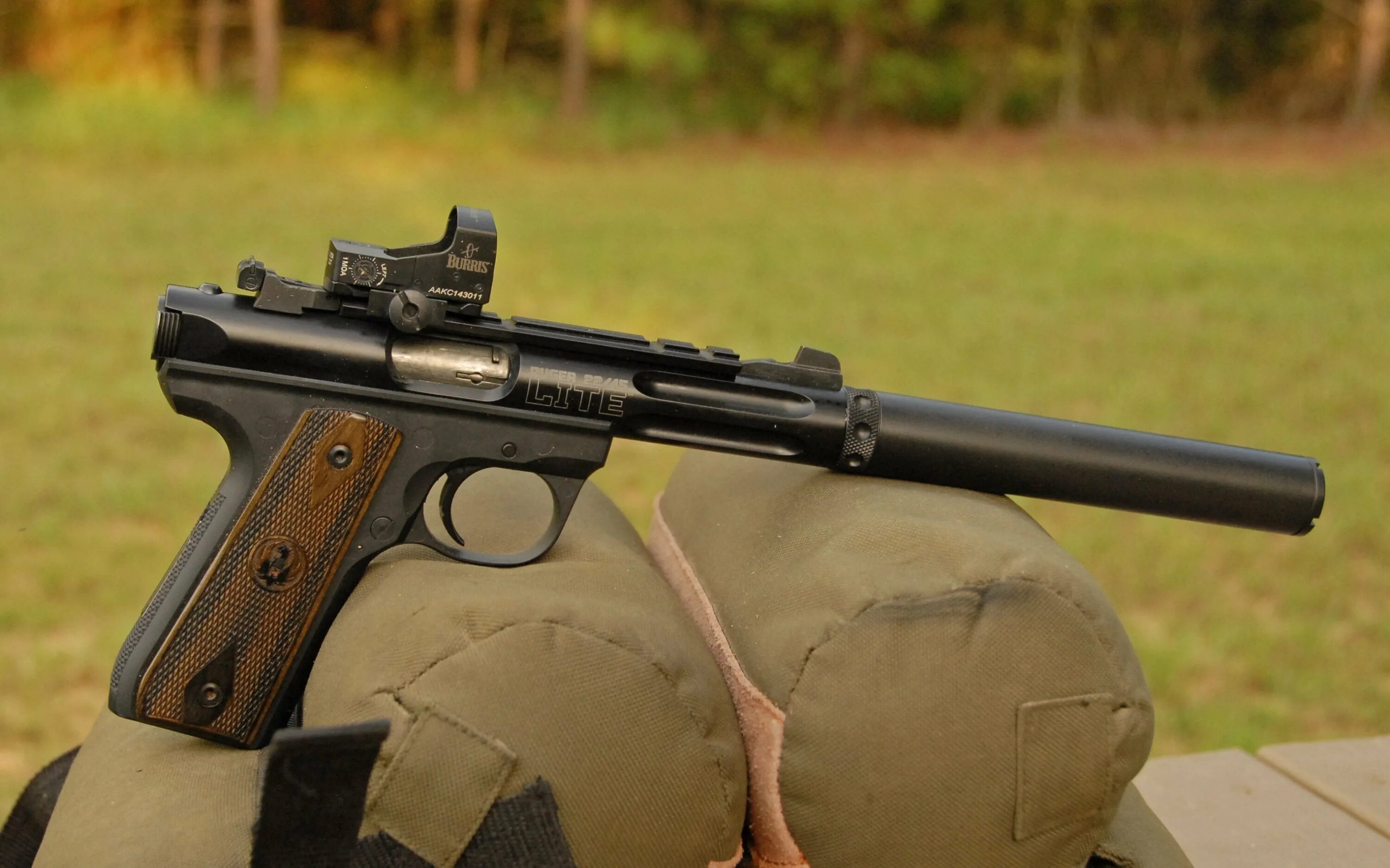 Ruger 22. Ruger mk4 suppressor. ruger 22/45. silenced ruger 22. ruger mk 4 с глушителем.