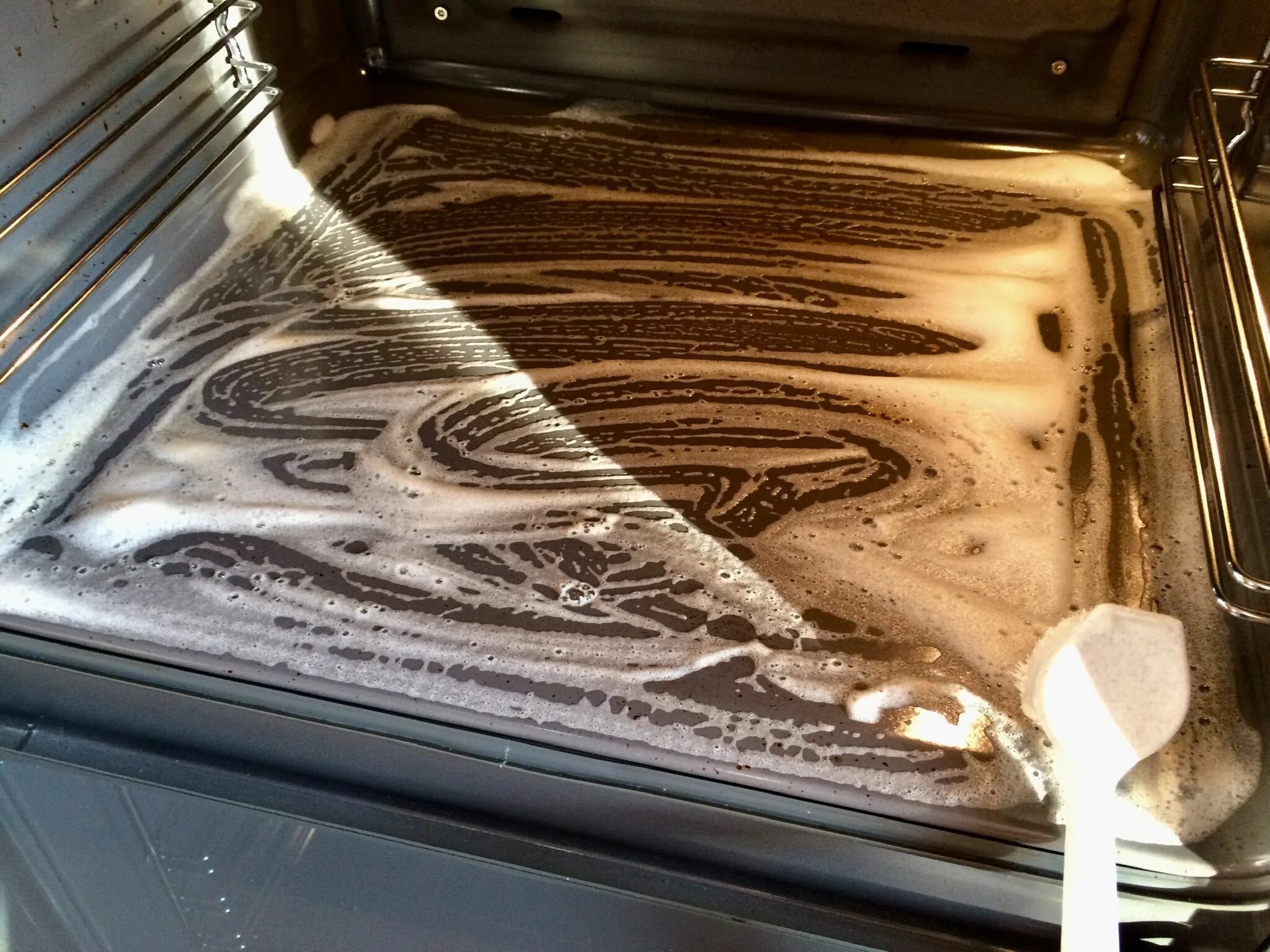 Очистка эмали духовки. Духовой шкаф с пиролитической очисткой bosch. Каталитическая духовка. Bosch духовой шкаф с каталитической очисткой. Духовой шкаф с пиролизом.