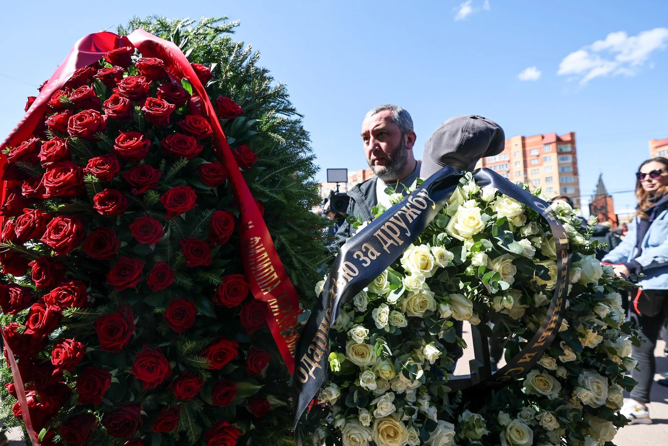 Зайцев похоронили. Могила Зайцева в Щелково. Могила Вячеслава Зайцева на Жегаловском кладбище. Могила Вячеслава Зайцева. Похороны Вячеслава Зайцева.