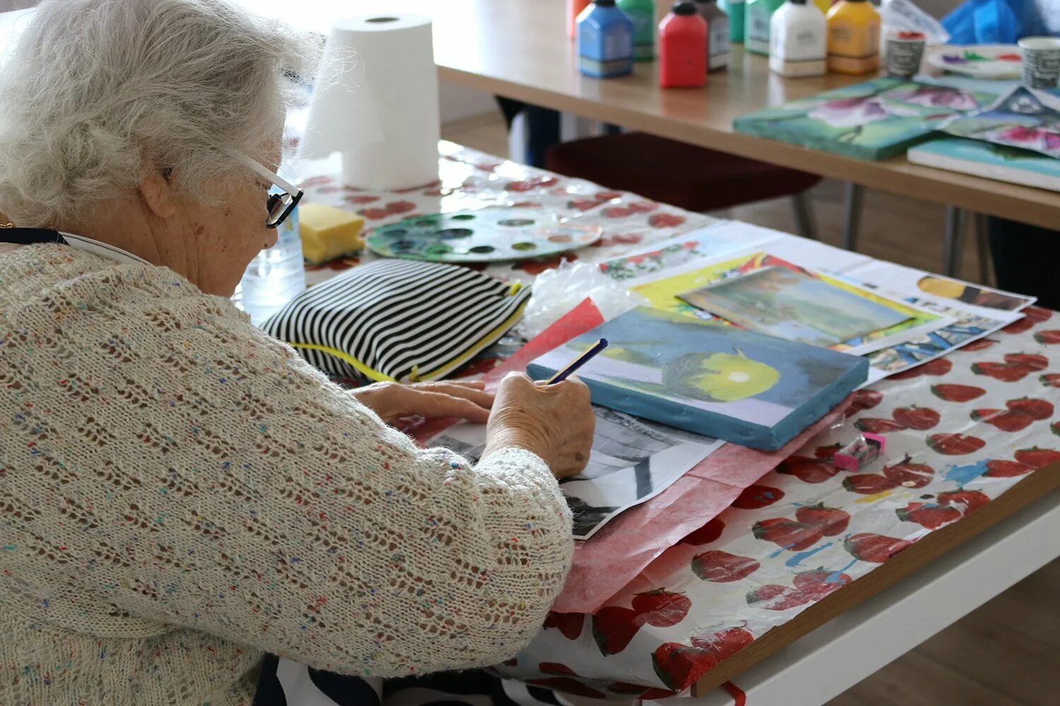 Творческие занятия для пожилых людей. Физкультура для пожилых людей. Арт-терапия для пожилых людей. Приглашение на активное долголетие. Темы занятий для пожилых.