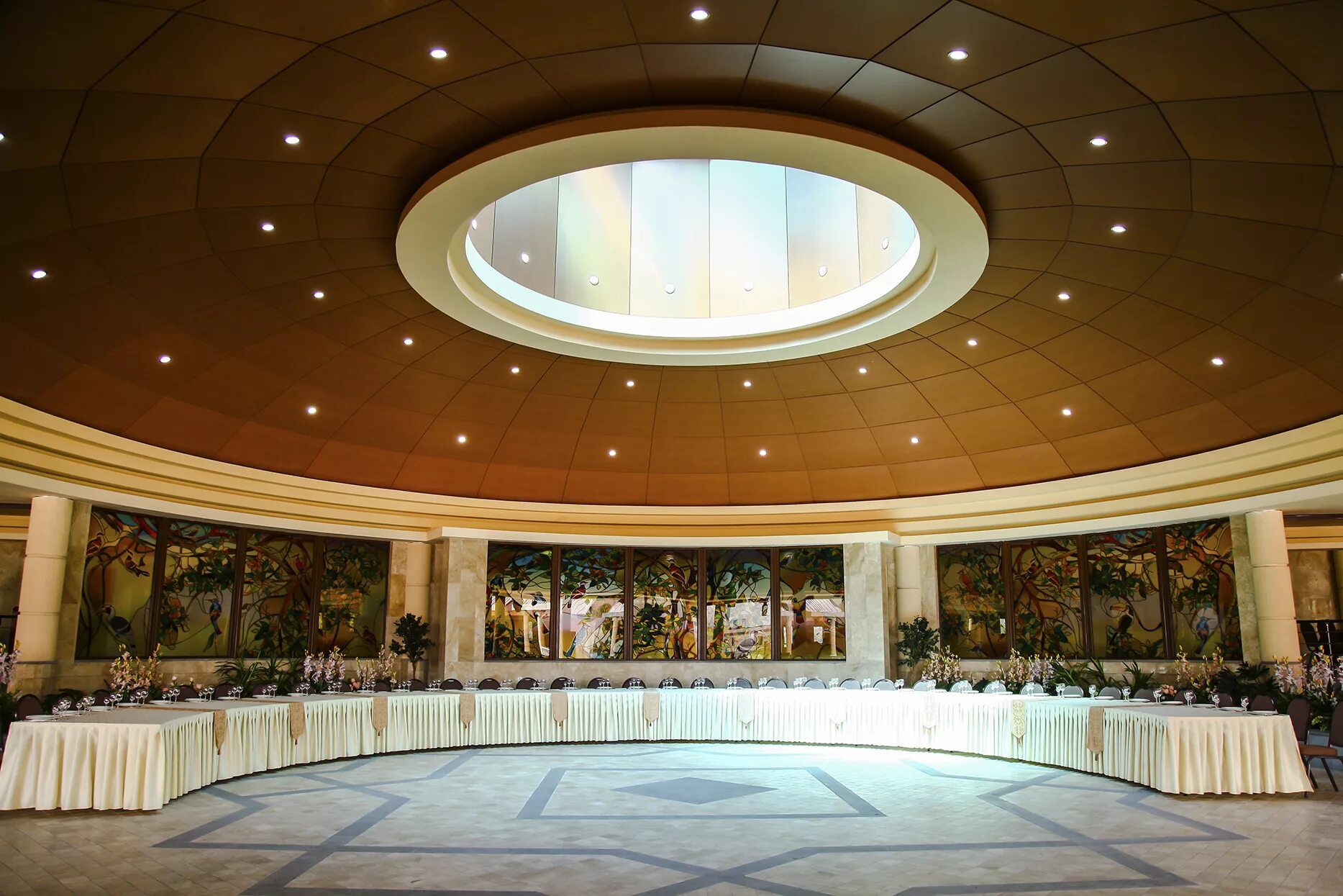 COLISEUM Hall Pharaon