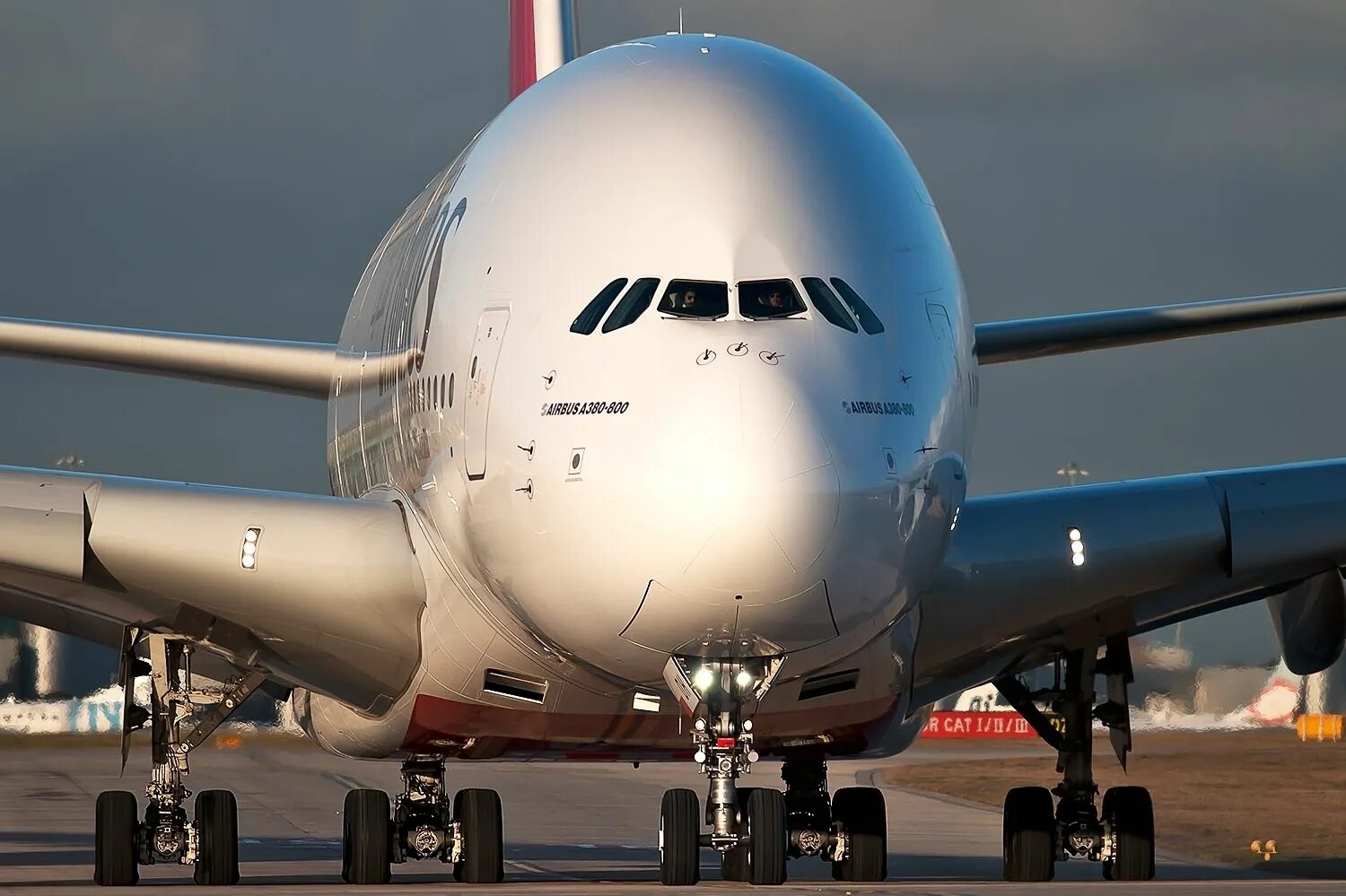 Airbus a380. Самолёт Airbus a380. Двухэтажный Airbus a380. Двухпалубный самолет Аэробус. Самый большой самолет Аэробус 380.