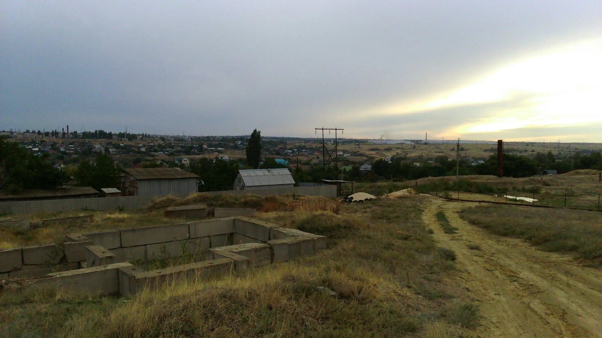 Р п ерзовка. Поселок ерзовка волгоградской области. Поселок ерзовка волгоградской области. Ерзовка волгоградская карьер. Храм архангела михаила ерзовка волгоградской области.