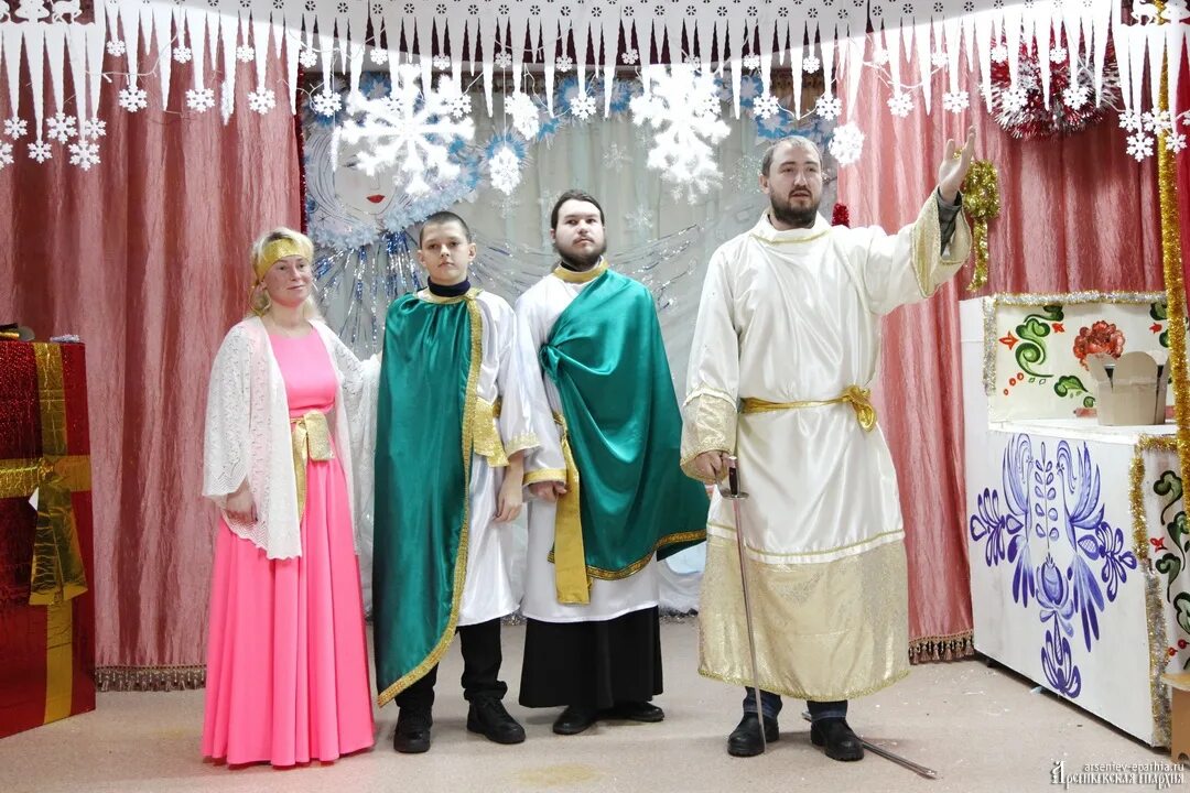 спектакль димон брянск фото воскресная школа. детский спектакль на рождество христово. спектакли воскресной школы. декорации к спектаклю волшебник изумрудного города. театральная студия чудодеи школа деловая волна.