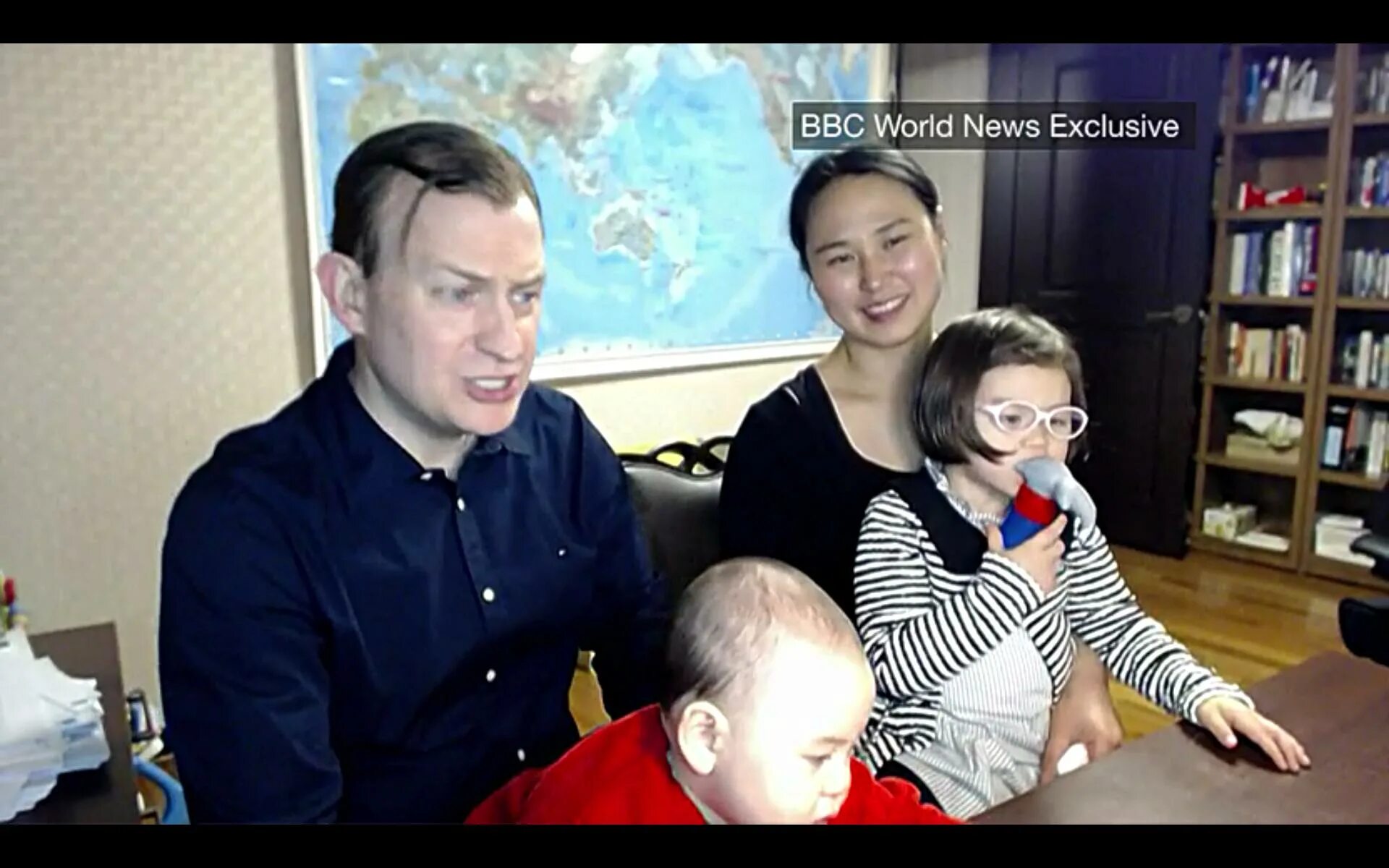 Руки королевы в прямом эфире bbc. Роберт келли жена. Доцент келли. Доцент келли. Абрашитов андрей интервью bbc.