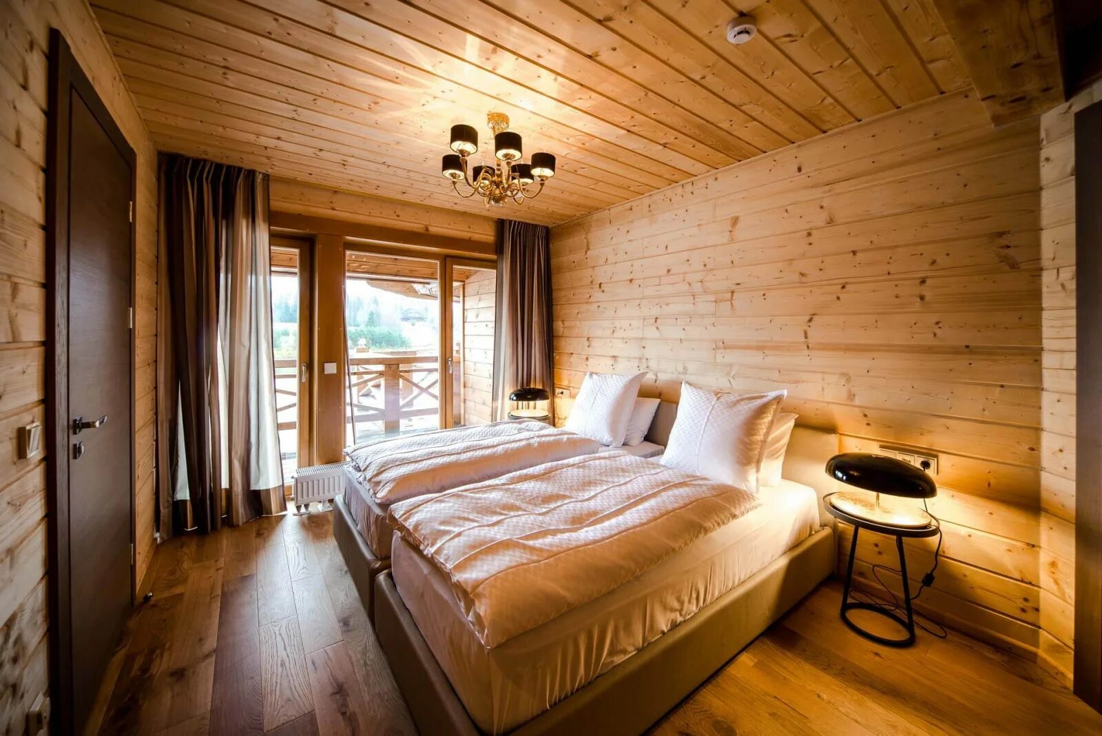 Дизайн комнат в деревянном доме. Имитация бруса (Вуд-Хаус) сосна. Мансарда фальшбрус. Отделка спальни деревом. Отделка комнаты вагонкой.