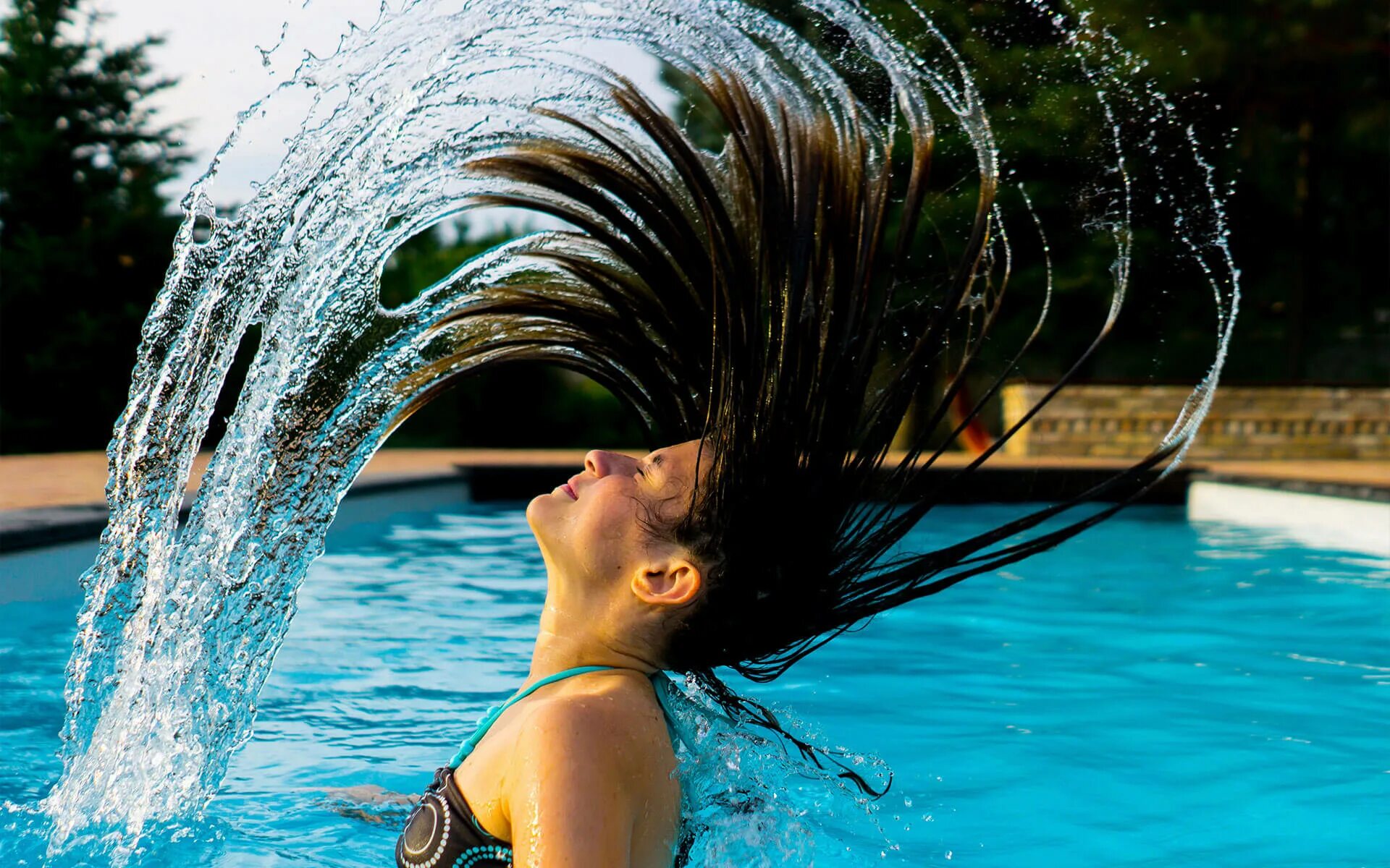 Dive into me. Девушка выныривает из воды. Волосы в воде. Волосы из воды. Девушка волосы вода.