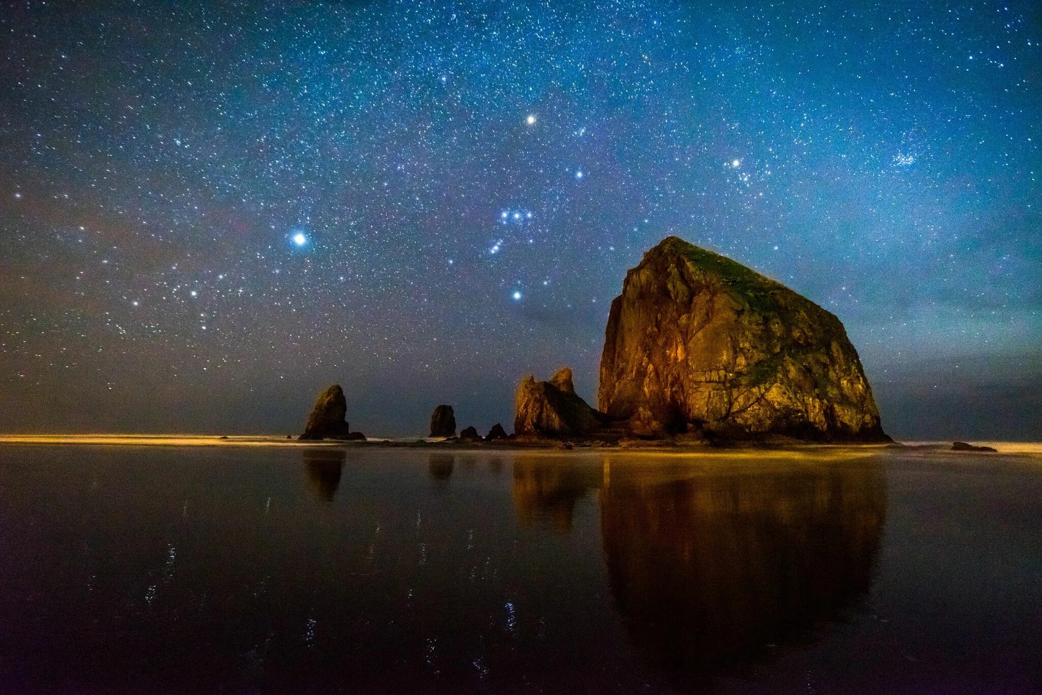 Night stone. Море и звезды. Звездное небо. Звезды над морем. Горы звезды море.