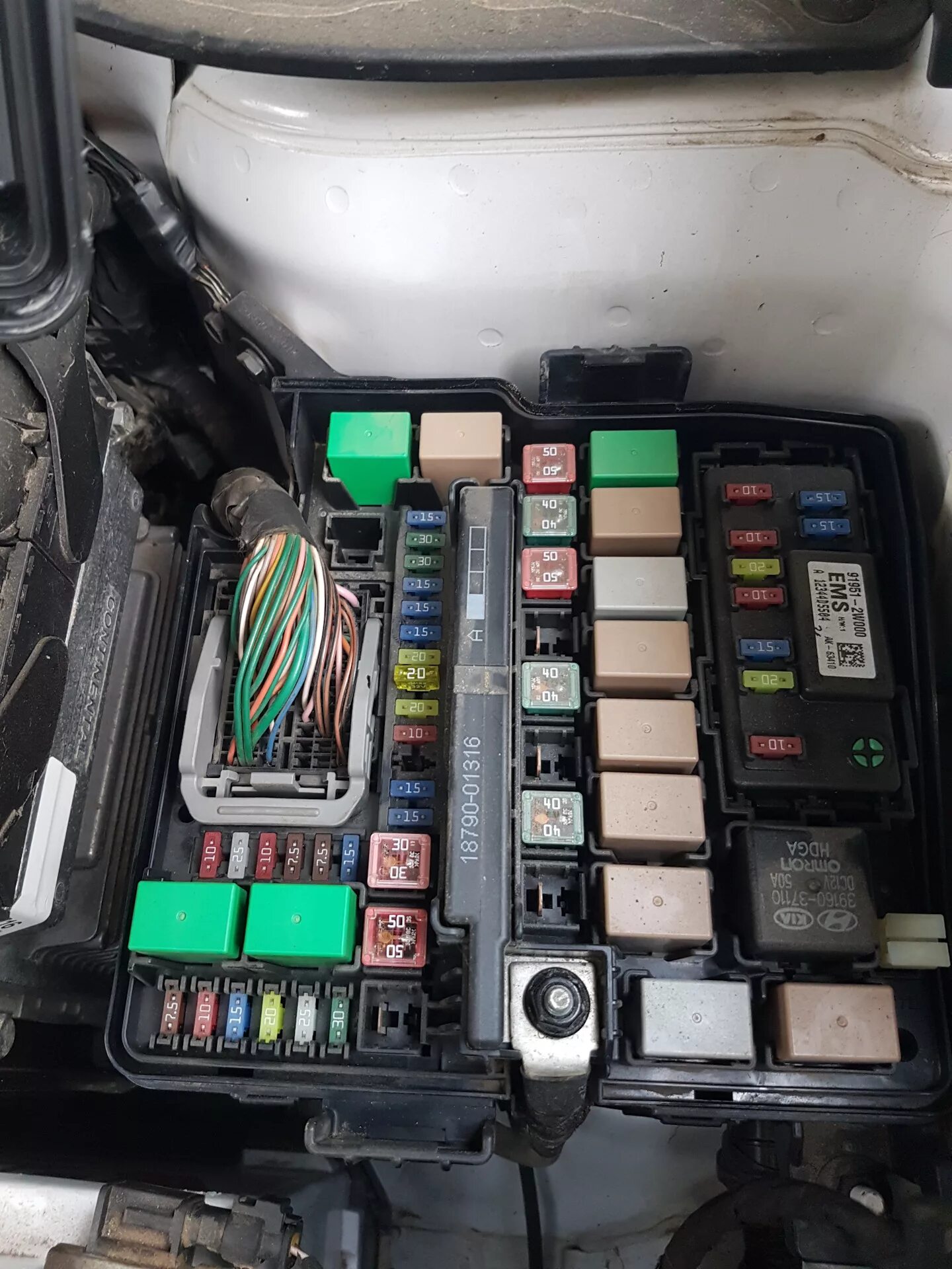 Предохранитель омывателя фар санта фе 3 Fuses and relays Hyundai Santa Fe (DM; 2013 2017)