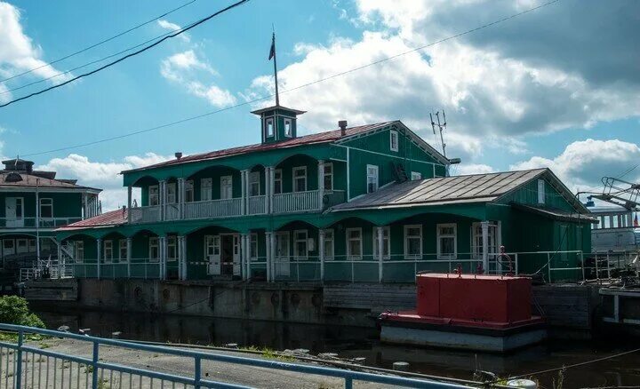 Река шексна фото. Череповецкий порт судно от 1509. Черная речка череповец. 1 8 причалы череповец вконтакте. Причалы череповец.