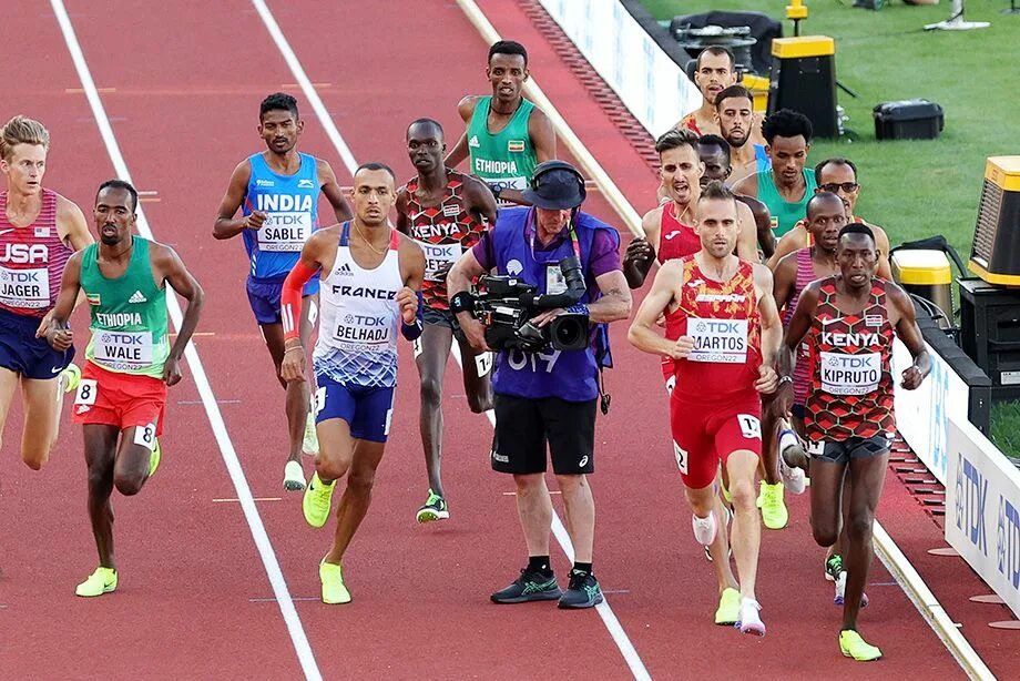 Легкая атлетика бег. Чемпионат по бегу. Почему спортсмены низкие