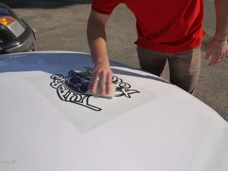 Вставить наклейку фото. Клубные наклейки. Приклейки наклейки новинка. Наклейка на шевроле авео. Наклейки на машину леф.