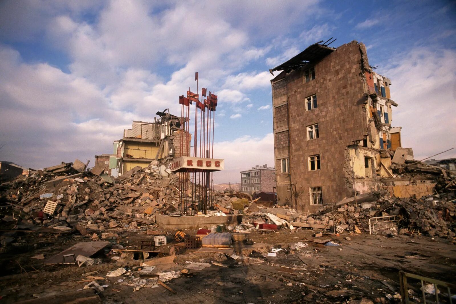 Кемеровское землетрясение. Землетрясение в Спитаке в Армении 1988. Землетрясение в Армении 1988 Ленинакан. Город Спитак Армения землетрясение.